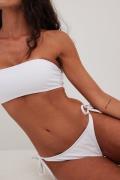 NA-KD Swimwear Vattert bandeau-bikinitopp - White