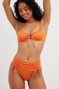 NA-KD Swimwear Bikinitruse med høy skjæring - Orange