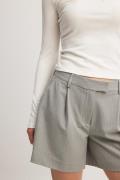 NA-KD Skreddersydde shorts med nålestriper - Grey,Stripe
