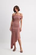 NA-KD Off Shoulder Flounce Midi Dress - Pink