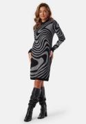 Object Collectors Item Ray L/S Knit Dress AOP Black Pattern:Medium gre...