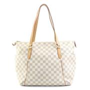 Pre-owned Beige lerret Louis Vuitton helt