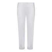 Smale hvite bukser med oppbrettet kant