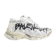 Svart og hvit Runner Graffiti Sneakers