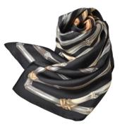 Pre-owned Silk scarves