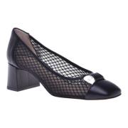 Court shoe in black mesh