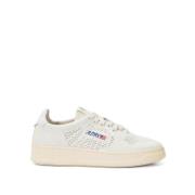 Hvite perforerte stoff sneakers