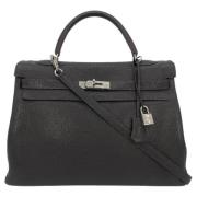 Pre-owned Leather handbags