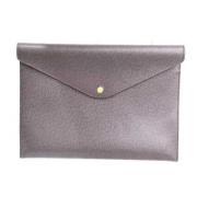 Pre-owned Leather clutches