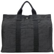 Pre-owned Fabric totes