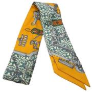 Pre-owned Silk scarves