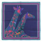 Pre-owned Silk scarves