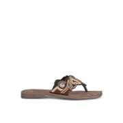 Flat sandal med flerfarget detaljer