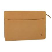 Pre-owned Leather clutches