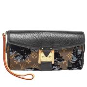 Pre-owned Leather clutches