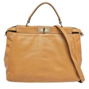 Pre-owned Leather handbags