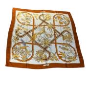 Pre-owned Silk scarves