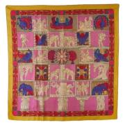 Pre-owned Silk scarves