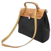 Pre-owned Leather handbags