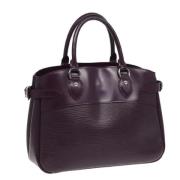 Pre-owned Leather handbags