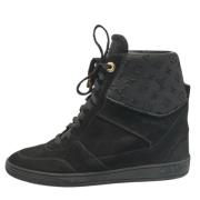 Pre-owned Suede sneakers