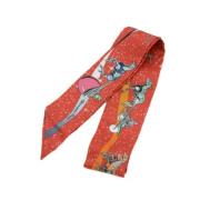 Pre-owned Silk scarves