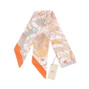 Pre-owned Silk scarves