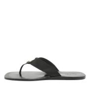 Pre-owned Canvas sandals