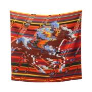 Pre-owned Silk scarves