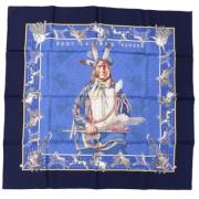 Pre-owned Silk scarves