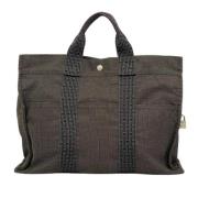 Pre-owned Canvas handbags