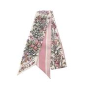 Pre-owned Silk scarves