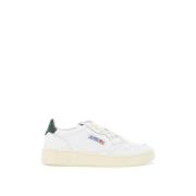 Perforerte lave skinn sneakers med logo