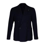 Herre blazer. Dobbeltspent modell med peak-revers. Normal passform. På...