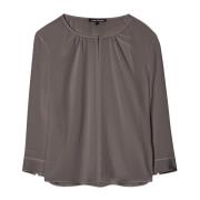 Flytende taupe bluse med splitt hals