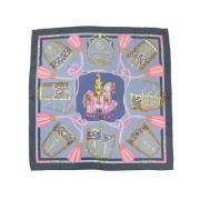 Pre-owned Silk scarves