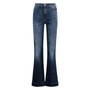 Moderne boot-cut jeans med kobberdetaljer