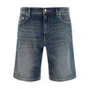 Stilig Denim Shorts med Monogram Plaque