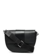 April Novus Crossbody Black Still Nordic