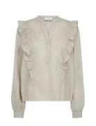 Lr-Jerrie Cream Levete Room