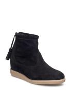 Vega Black Pavement