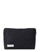 Celia Toiletry Bag Black STUDIO FEDER