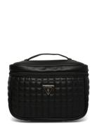 Nadira Toiletry Train Case Toalettveske Black GUESS