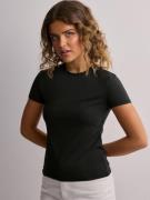 Only - T-Shirts - Black - Onlea S/S Top O-Neck Jrs Noos - Topper & t-s...