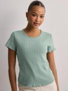 Only - T-Shirts - Jadeite - Onlcarlotta S/S Top Jrs Noos - Topper & t-...