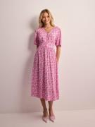 Pieces - Hverdagskjoler - Hot Pink Multi Flower - Pctala Ss Midi Dress...