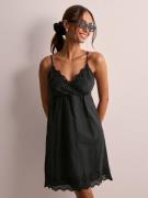 Only - Korte kjoler - Black - Onllou Life Emb Strap Dress Ptm - Kjoler