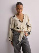 Object Collectors Item - Beige - Objjenni L/S Cropped Top 132