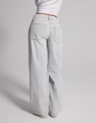 Nelly - Blå - Low Waist Loose Jeans