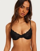 Nelly - Svart - Pretty Wire Bra